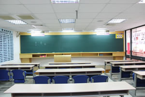 針對補習班量身設計，具備超擬真HD高畫質影像，強大功能有效節省時間與人力成本