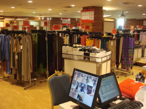 不用佈線且架設容易、可降低失竊率，並提供保全與總公司人員遠端巡視